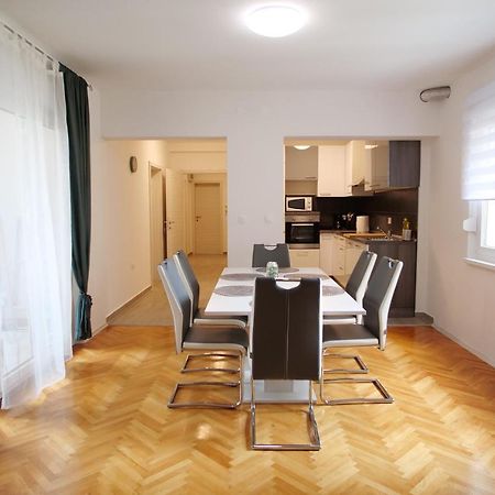 Arena Apartment With 3 Bedrooms In The City Center Pula Dış mekan fotoğraf