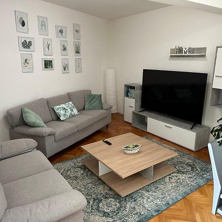 Arena Apartment With 3 Bedrooms In The City Center Pula Dış mekan fotoğraf