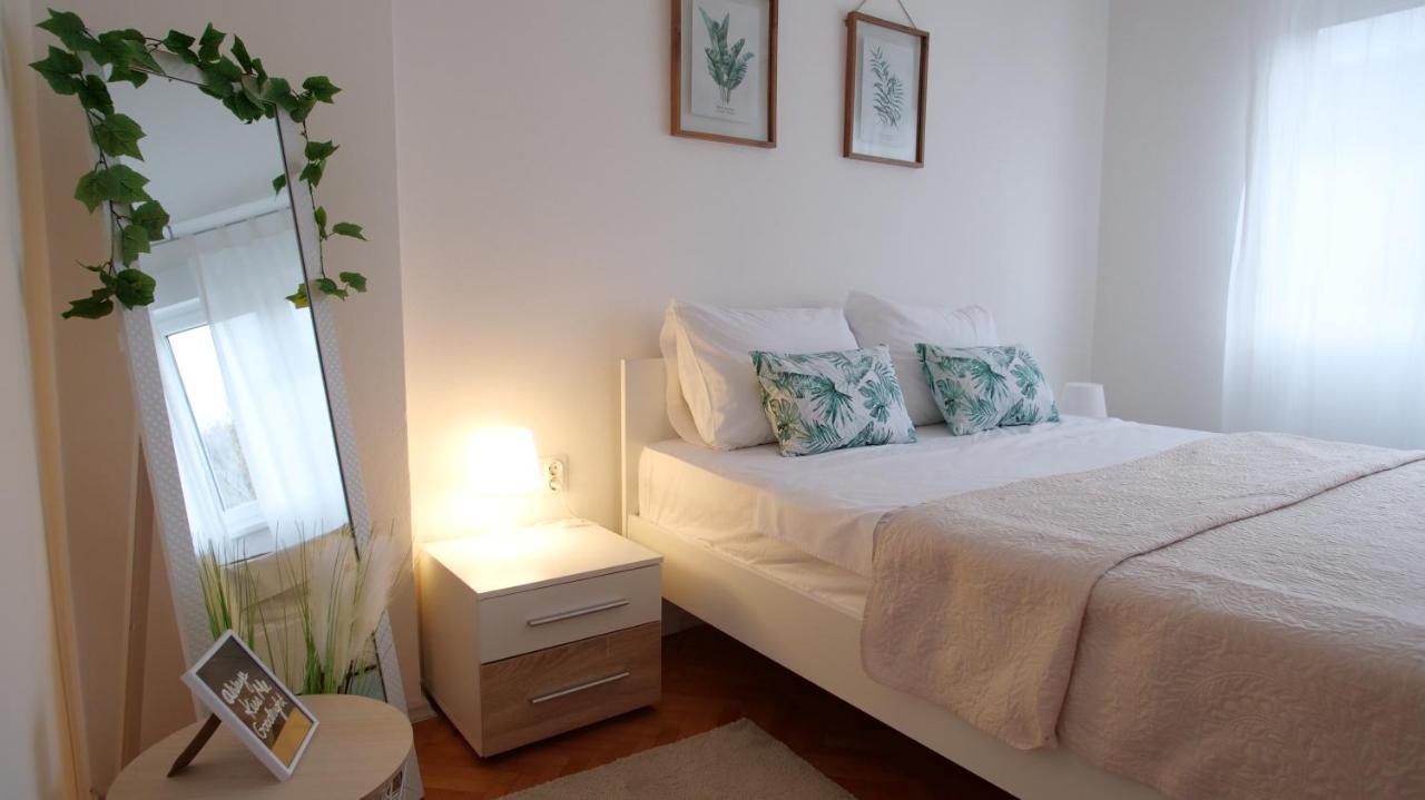 Arena Apartment With 3 Bedrooms In The City Center Pula Dış mekan fotoğraf