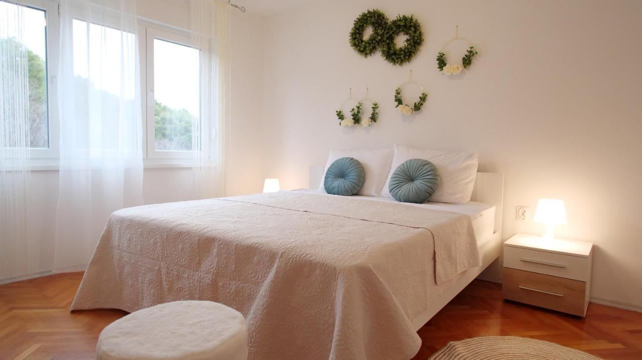 Arena Apartment With 3 Bedrooms In The City Center Pula Dış mekan fotoğraf