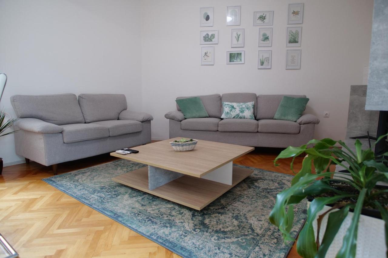 Arena Apartment With 3 Bedrooms In The City Center Pula Dış mekan fotoğraf