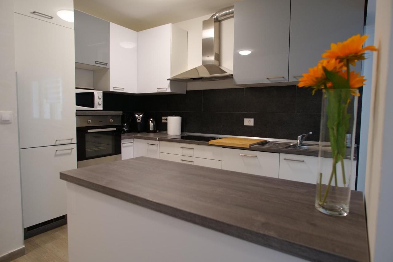 Arena Apartment With 3 Bedrooms In The City Center Pula Dış mekan fotoğraf
