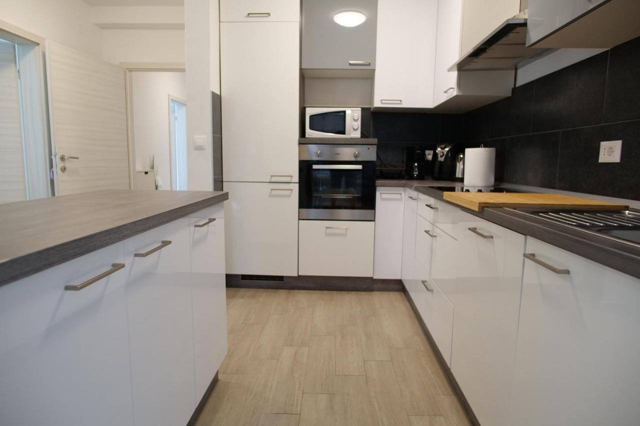 Arena Apartment With 3 Bedrooms In The City Center Pula Dış mekan fotoğraf