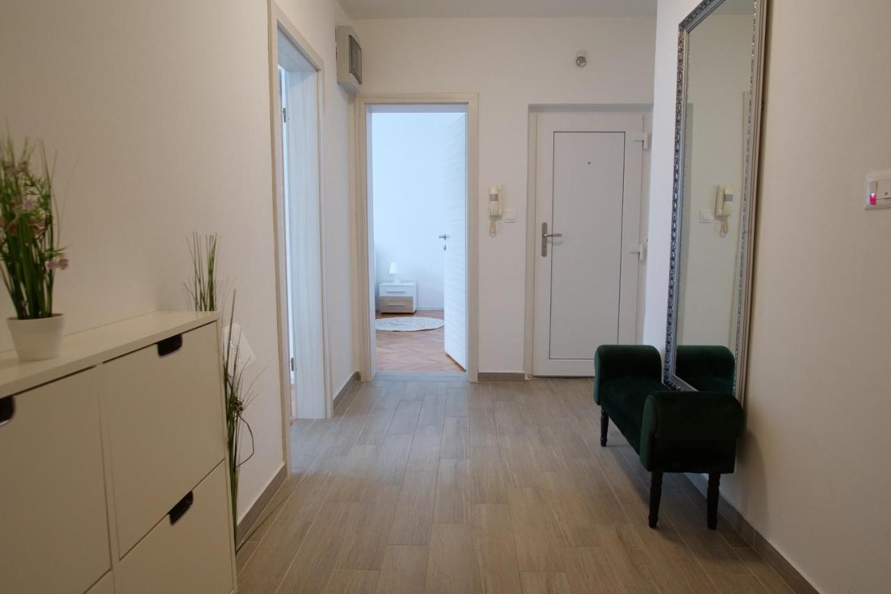 Arena Apartment With 3 Bedrooms In The City Center Pula Dış mekan fotoğraf